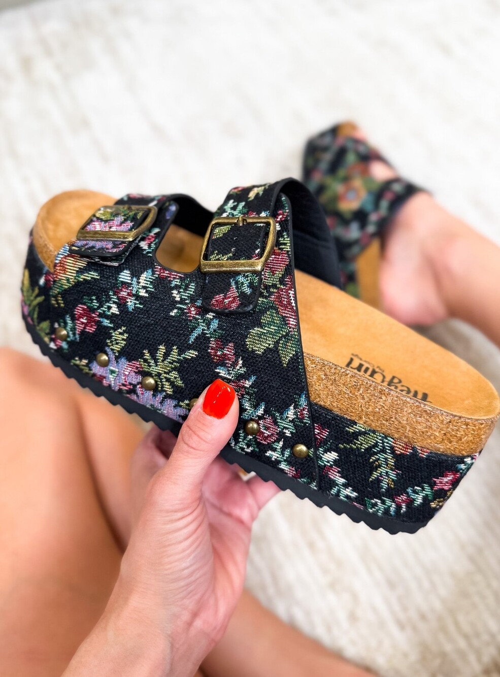 NWT Corky's Hey Girl Wannabe Brocade Platform Sandals- Black Size 9